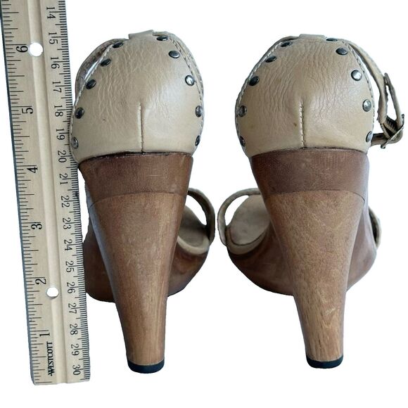 MICHAEL KORS Studded Leather Light Beige Wooden Heels Sandals Ankle Strap Size 7 - Picture 6 of 7